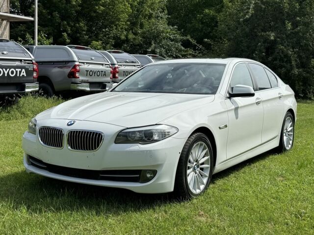 Белый БМВ 5 Серия, объемом двигателя 3 л и пробегом 231 тыс. км за 11300 $, фото 1 на Automoto.ua