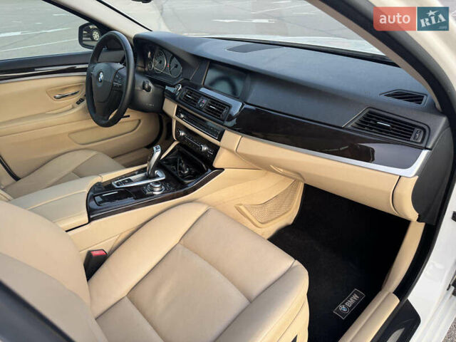 Белый БМВ 5 Серия, объемом двигателя 2 л и пробегом 275 тыс. км за 12700 $, фото 9 на Automoto.ua