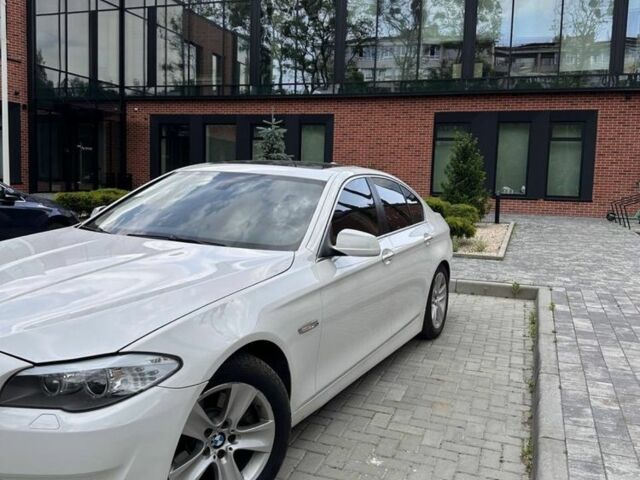 Білий БМВ 5 Серія, об'ємом двигуна 2 л та пробігом 235 тис. км за 15700 $, фото 2 на Automoto.ua