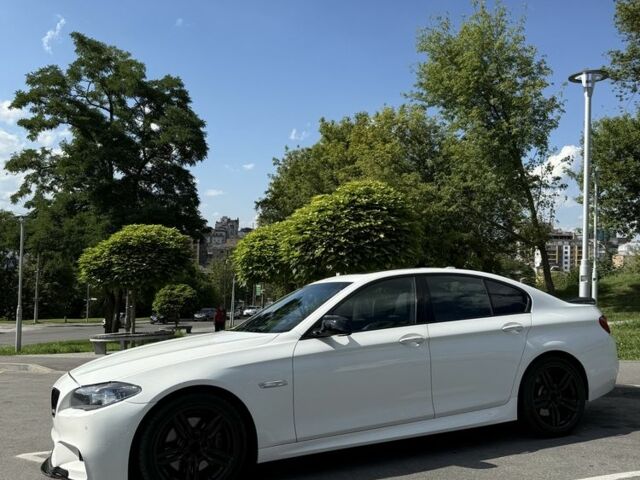 Белый БМВ 5 Серия, объемом двигателя 3 л и пробегом 220 тыс. км за 14999 $, фото 3 на Automoto.ua