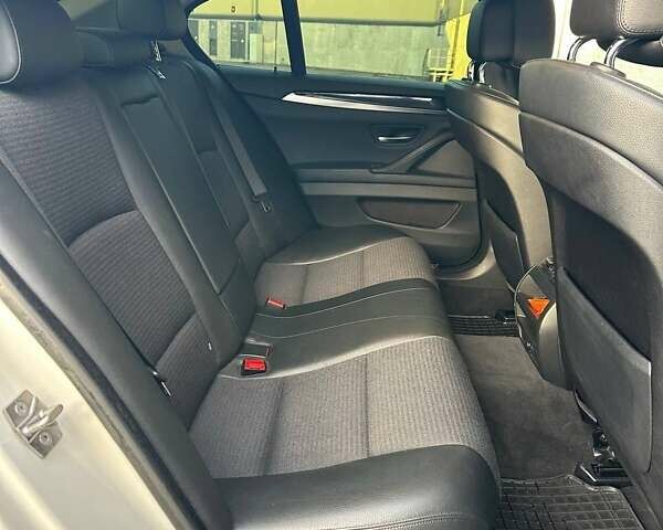 БМВ 5 Серия 2012 в Киеве на Automoto.ua Белый БМВ 5 Серия, объемом двигателя 2 л и пробегом 140 тыс. км за 15000 $, фото 25 на Automoto.ua