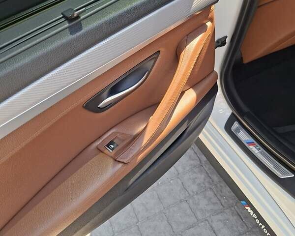 БМВ 5 Серія 2012 у Запоріжжя на Automoto.ua Білий БМВ 5 Серія, об'ємом двигуна 2 л та пробігом 220 тис. км за 13499 $, фото 17 на Automoto.ua