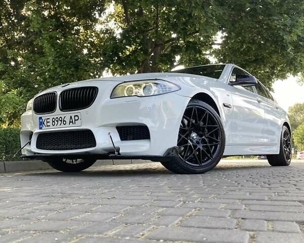 Белый БМВ 5 Серия, объемом двигателя 2.99 л и пробегом 215 тыс. км за 16500 $, фото 1 на Automoto.ua