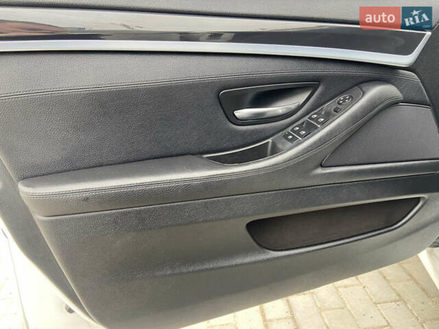 Білий БМВ 5 Серія, об'ємом двигуна 2 л та пробігом 171 тис. км за 13200 $, фото 32 на Automoto.ua