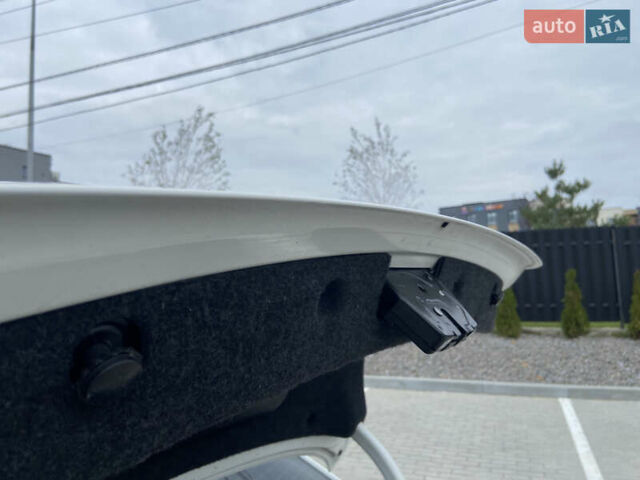 Білий БМВ 5 Серія, об'ємом двигуна 2 л та пробігом 171 тис. км за 13200 $, фото 2 на Automoto.ua