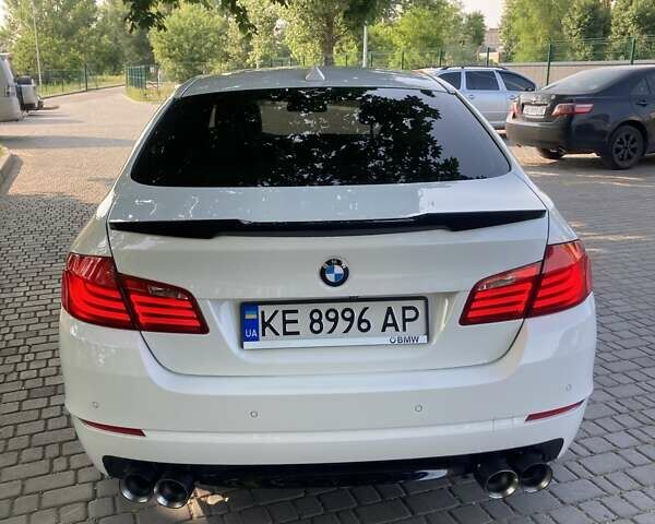 Белый БМВ 5 Серия, объемом двигателя 2.99 л и пробегом 215 тыс. км за 16500 $, фото 7 на Automoto.ua