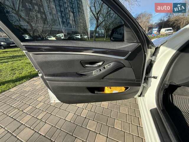 Білий БМВ 5 Серія, об'ємом двигуна 2 л та пробігом 105 тис. км за 14700 $, фото 49 на Automoto.ua