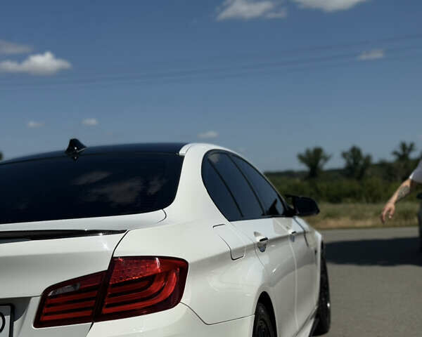 Білий БМВ 5 Серія, об'ємом двигуна 2 л та пробігом 310 тис. км за 20000 $, фото 24 на Automoto.ua