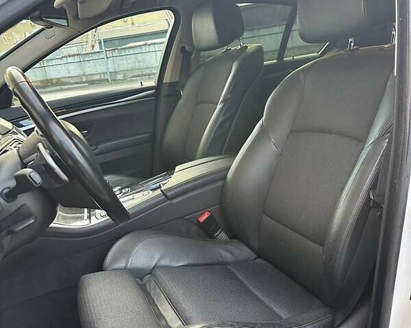 БМВ 5 Серия 2012 в Киеве на Automoto.ua Белый БМВ 5 Серия, объемом двигателя 2 л и пробегом 140 тыс. км за 15000 $, фото 24 на Automoto.ua