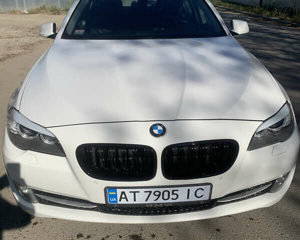 Білий БМВ 5 Серія, об'ємом двигуна 2 л та пробігом 220 тис. км за 12000 $, фото 3 на Automoto.ua