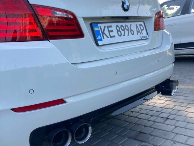Белый БМВ 5 Серия, объемом двигателя 3 л и пробегом 217 тыс. км за 13300 $, фото 7 на Automoto.ua
