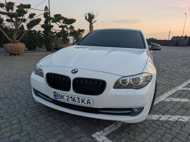 Білий БМВ 5 Серія, об'ємом двигуна 2 л та пробігом 350 тис. км за 13300 $, фото 3 на Automoto.ua