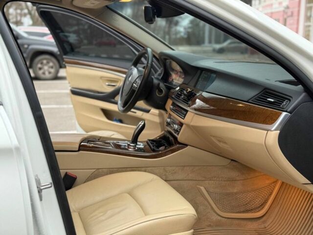 Білий БМВ 5 Серія, об'ємом двигуна 3 л та пробігом 228 тис. км за 13999 $, фото 4 на Automoto.ua