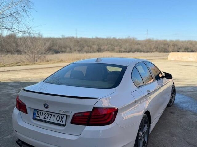 Белый БМВ 5 Серия, объемом двигателя 2 л и пробегом 240 тыс. км за 12500 $, фото 4 на Automoto.ua
