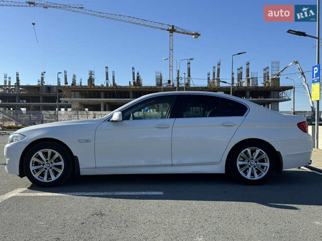 Белый БМВ 5 Серия, объемом двигателя 2 л и пробегом 152 тыс. км за 15000 $, фото 1 на Automoto.ua