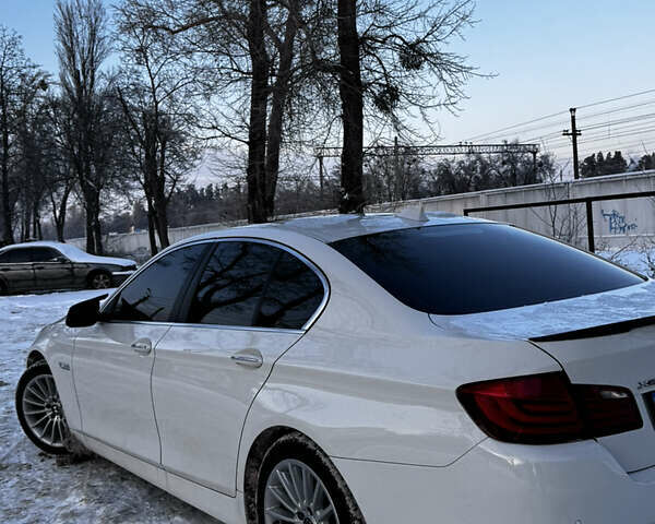 Білий БМВ 5 Серія, об'ємом двигуна 2 л та пробігом 250 тис. км за 11800 $, фото 2 на Automoto.ua