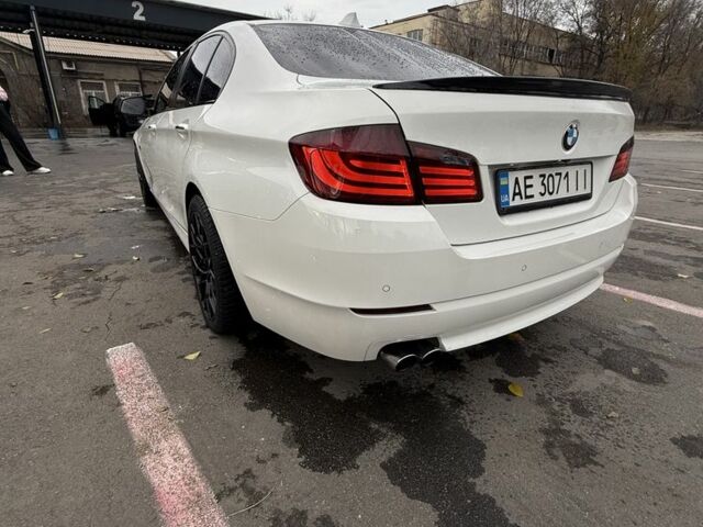 Белый БМВ 5 Серия, объемом двигателя 2 л и пробегом 230 тыс. км за 12500 $, фото 10 на Automoto.ua