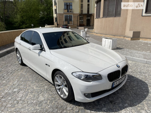 Белый БМВ 5 Серия, объемом двигателя 3 л и пробегом 138 тыс. км за 16900 $, фото 3 на Automoto.ua