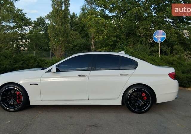 Белый БМВ 5 Серия, объемом двигателя 3 л и пробегом 290 тыс. км за 17500 $, фото 12 на Automoto.ua