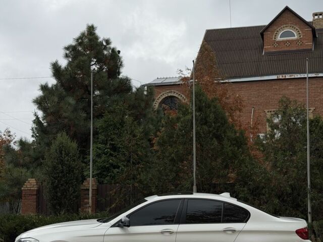 Білий БМВ 5 Серія, об'ємом двигуна 2 л та пробігом 240 тис. км за 13900 $, фото 5 на Automoto.ua