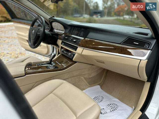 Белый БМВ 5 Серия, объемом двигателя 2 л и пробегом 125 тыс. км за 13499 $, фото 45 на Automoto.ua