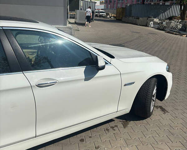 Белый БМВ 5 Серия, объемом двигателя 2 л и пробегом 160 тыс. км за 13600 $, фото 3 на Automoto.ua