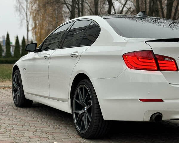 Белый БМВ 5 Серия, объемом двигателя 2.98 л и пробегом 262 тыс. км за 15500 $, фото 12 на Automoto.ua