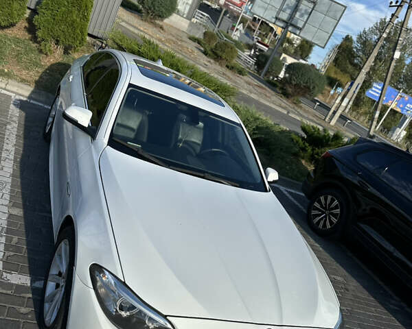 Белый БМВ 5 Серия, объемом двигателя 2.98 л и пробегом 157 тыс. км за 12500 $, фото 9 на Automoto.ua