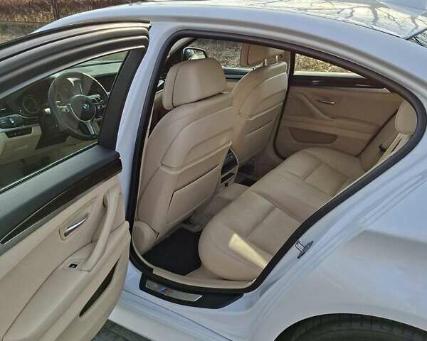 Белый БМВ 5 Серия, объемом двигателя 2.99 л и пробегом 150 тыс. км за 21000 $, фото 15 на Automoto.ua