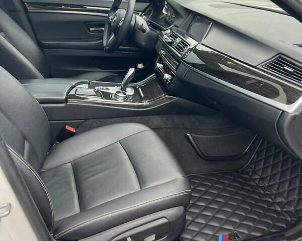 Білий БМВ 5 Серія, об'ємом двигуна 2.98 л та пробігом 143 тис. км за 20300 $, фото 26 на Automoto.ua