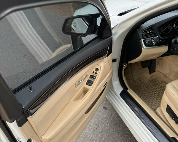 Белый БМВ 5 Серия, объемом двигателя 2 л и пробегом 196 тыс. км за 14300 $, фото 4 на Automoto.ua