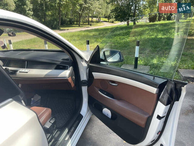 Белый БМВ 5 Серия, объемом двигателя 2 л и пробегом 251 тыс. км за 19800 $, фото 17 на Automoto.ua