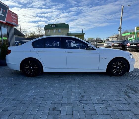 Белый БМВ 5 Серия, объемом двигателя 2 л и пробегом 271 тыс. км за 13700 $, фото 2 на Automoto.ua