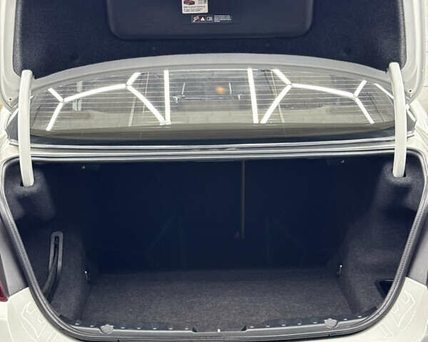 Білий БМВ 5 Серія, об'ємом двигуна 2 л та пробігом 220 тис. км за 14500 $, фото 16 на Automoto.ua