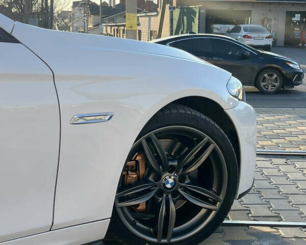 Белый БМВ 5 Серия, объемом двигателя 2.99 л и пробегом 235 тыс. км за 20500 $, фото 9 на Automoto.ua