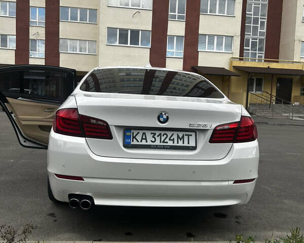 Белый БМВ 5 Серия, объемом двигателя 2 л и пробегом 234 тыс. км за 15000 $, фото 1 на Automoto.ua
