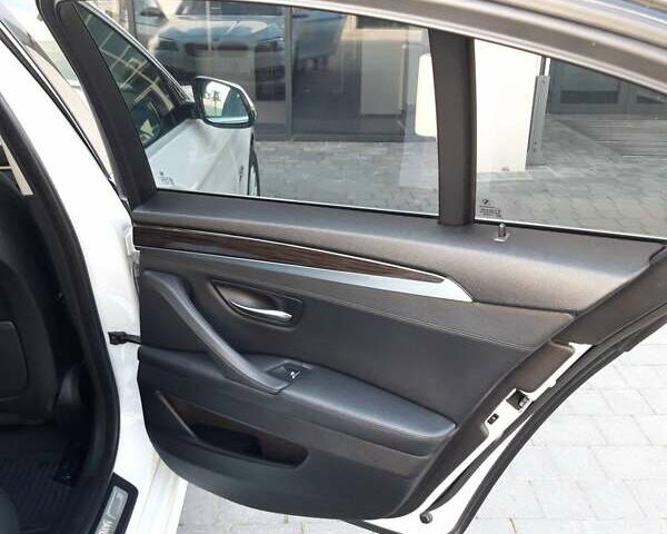 Белый БМВ 5 Серия, объемом двигателя 2 л и пробегом 206 тыс. км за 18000 $, фото 10 на Automoto.ua