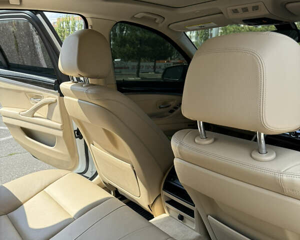 Белый БМВ 5 Серия, объемом двигателя 2 л и пробегом 218 тыс. км за 13800 $, фото 13 на Automoto.ua