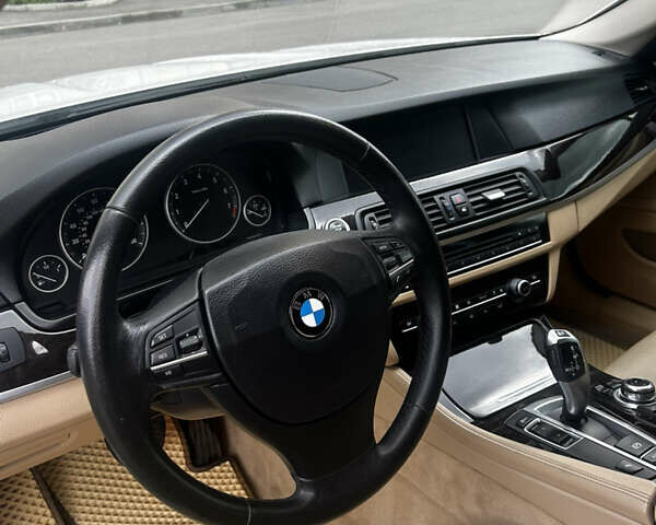 Белый БМВ 5 Серия, объемом двигателя 2 л и пробегом 234 тыс. км за 15000 $, фото 6 на Automoto.ua