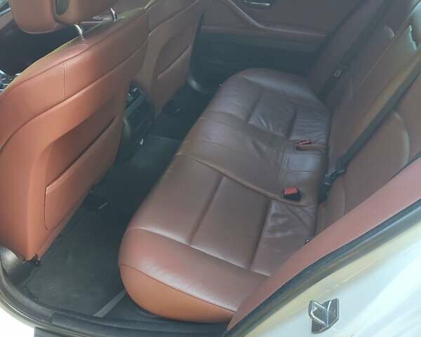Білий БМВ 5 Серія, об'ємом двигуна 2 л та пробігом 223 тис. км за 11350 $, фото 33 на Automoto.ua