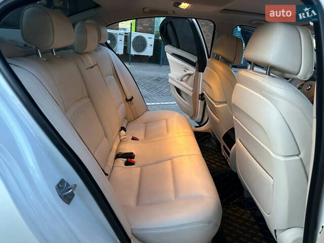 Білий БМВ 5 Серія, об'ємом двигуна 3 л та пробігом 143 тис. км за 21000 $, фото 16 на Automoto.ua