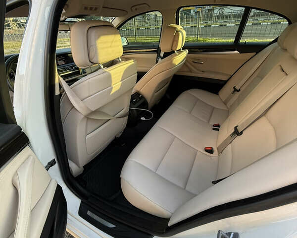 Білий БМВ 5 Серія, об'ємом двигуна 2 л та пробігом 147 тис. км за 14600 $, фото 5 на Automoto.ua