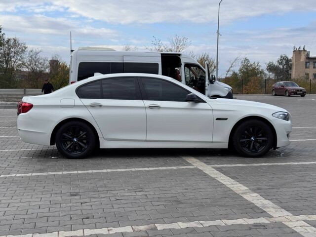 Белый БМВ 5 Серия, объемом двигателя 2 л и пробегом 180 тыс. км за 13300 $, фото 11 на Automoto.ua