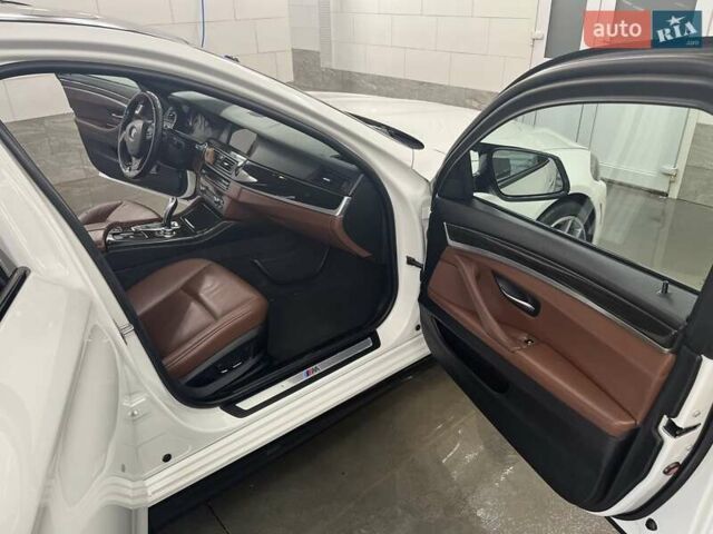 Білий БМВ 5 Серія, об'ємом двигуна 2.98 л та пробігом 234 тис. км за 17000 $, фото 26 на Automoto.ua