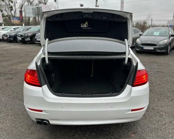 Білий БМВ 5 Серія, об'ємом двигуна 2 л та пробігом 259 тис. км за 13000 $, фото 12 на Automoto.ua