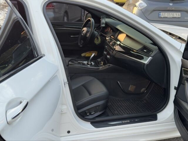 БМВ 5 Серия 2013 в Кривом Роге на Automoto.ua Белый БМВ 5 Серия, объемом двигателя 2 л и пробегом 260 тыс. км за 13500 $, фото 17 на Automoto.ua