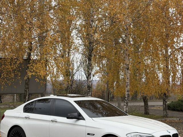 Білий БМВ 5 Серія, об'ємом двигуна 2 л та пробігом 240 тис. км за 13900 $, фото 3 на Automoto.ua