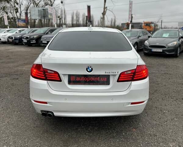 Білий БМВ 5 Серія, об'ємом двигуна 2 л та пробігом 259 тис. км за 13000 $, фото 11 на Automoto.ua