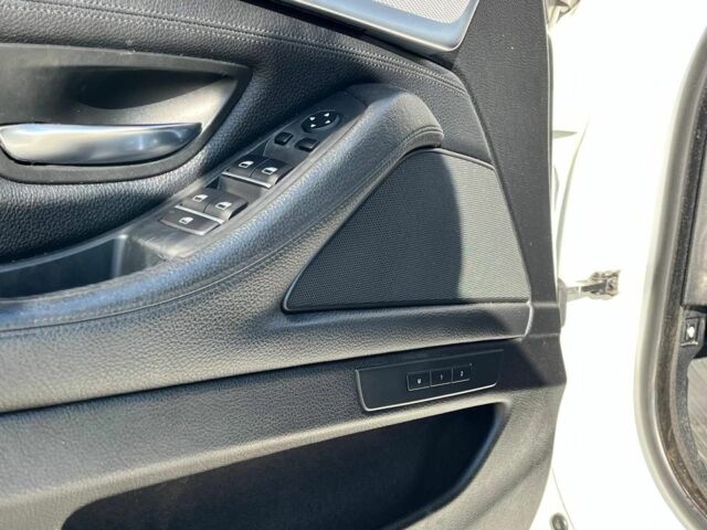 Білий БМВ 5 Серія, об'ємом двигуна 2 л та пробігом 215 тис. км за 12990 $, фото 35 на Automoto.ua