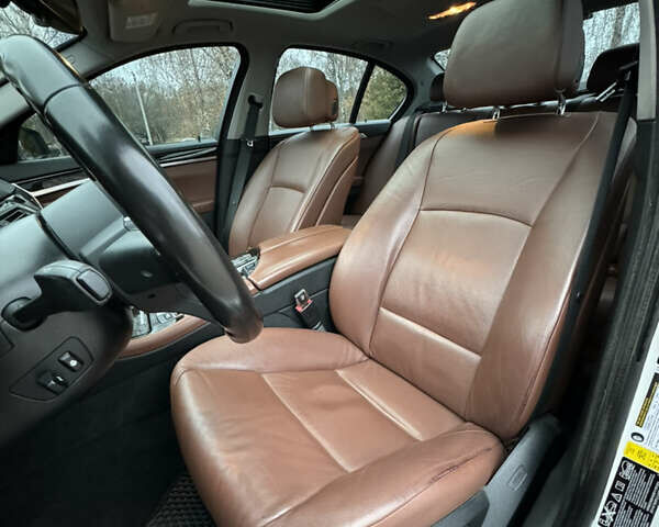 Белый БМВ 5 Серия, объемом двигателя 2.98 л и пробегом 262 тыс. км за 15500 $, фото 24 на Automoto.ua